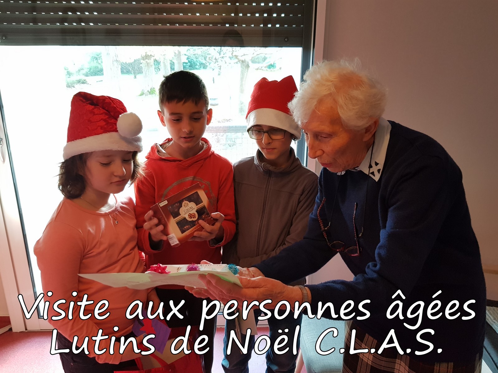 Visite-aux-personnes-agees-Lutins-de-Noel-CLAS